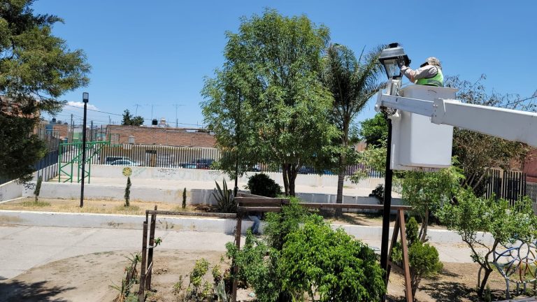 Se restablecen más de 30 luminarias en la colonia Fidel Velázquez, Pavón y alrededores