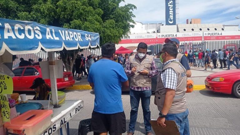 realizan operativos para ordenar la actividad comercial en la vía pública