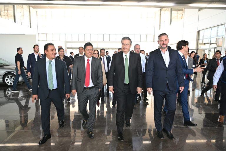 El Gobernador anunció que se trabaja en gestionar terrenos y buscar los mayores incentivos para la instalación de empresas nacionales y extranjeras