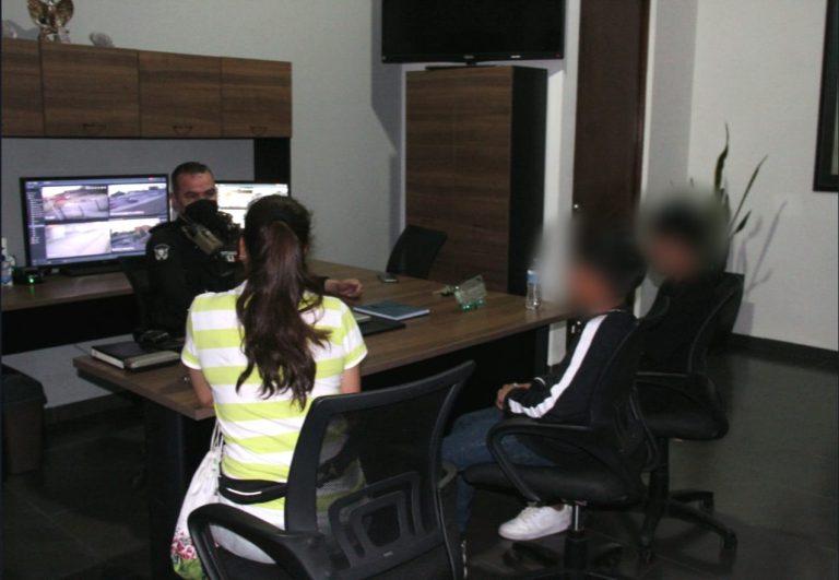 DIRECCIÓN DE SEGURIDAD PÚBLICA DE SOLEDAD, ENTREGÓ A DOS MENORES INFRACTORES A UN FAMILIAR, FUERON DETECTADOS CÚANDO ARROJABAN PIEDRAS A VEHÍCULOS, EN EL RÍO SANTIAGO