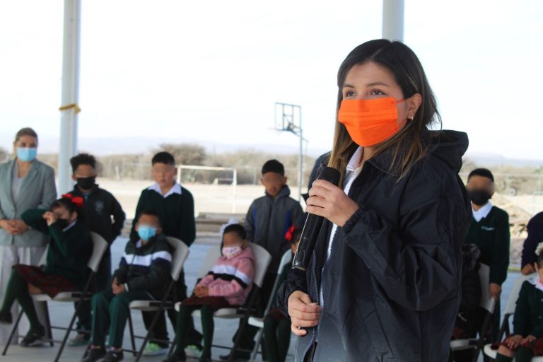 Ayuntamiento entrega material deportivo a escuelas municipales