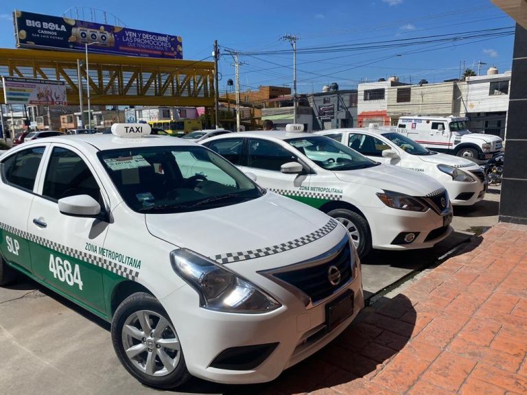 AUTORIZAN A TAXISTAS MÁS DE 6.4 MDP EN FINANCIAMIENTOS PARA RENOVACIÓN DE UNIDADES