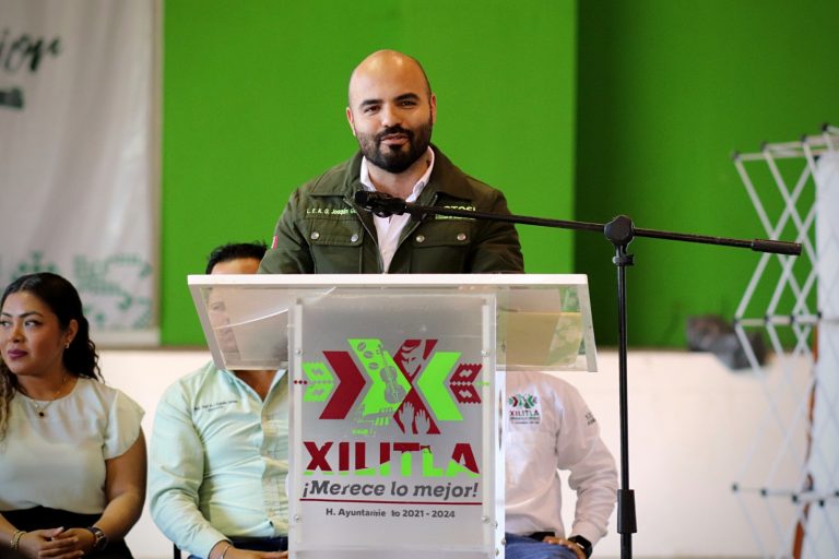 AYUNTAMIENTO DE XILITLA E INPOJUVE REALIZAN CON ÉXITO FERIA PROFESIOGRÁFICA EN LA HUASTECA