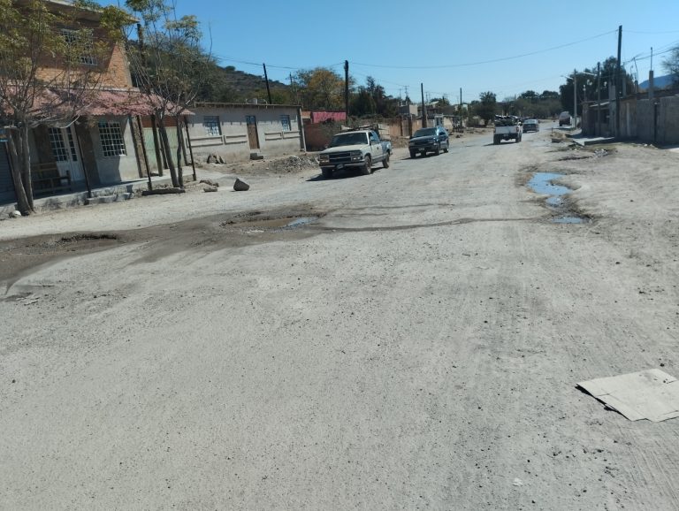 REHABILITARÁ JEC, CAMINO BLEDOS-CARRANCO EN VILLA DE REYES