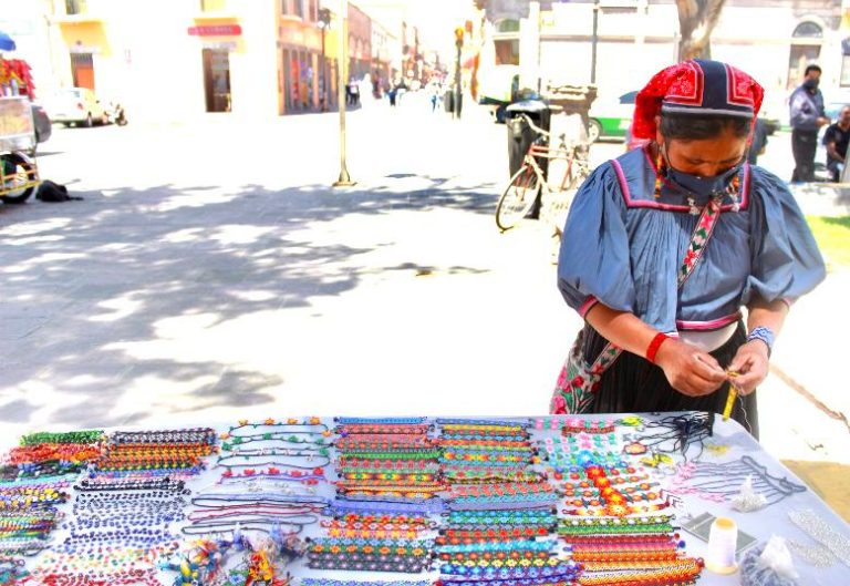 IMES LLEVA A CABO LA EXPO, MUJERES OFICIOS Y ARTE EN EL PASAJE ZARAGOZA EN LA CAPITAL