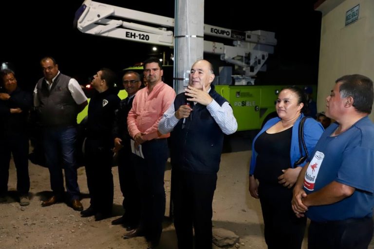 Alcalde Enrique Galindo cumple compromisos de Alumbrado Táctico