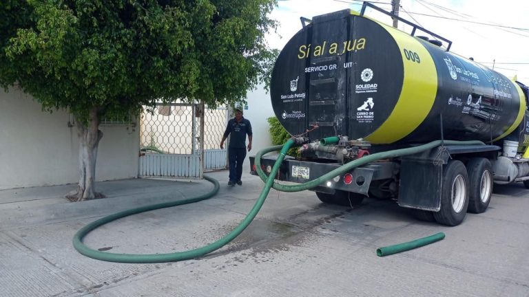 El poniente, norte y sur de la ciudad, las zonas atendidas este lunes con reparto de agua en pipas
