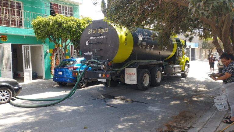 Con intensa jornada de entrega de agua, Gobierno de la Capital y el Nuevo Interapas garantizan el líquido a las familias potosinas