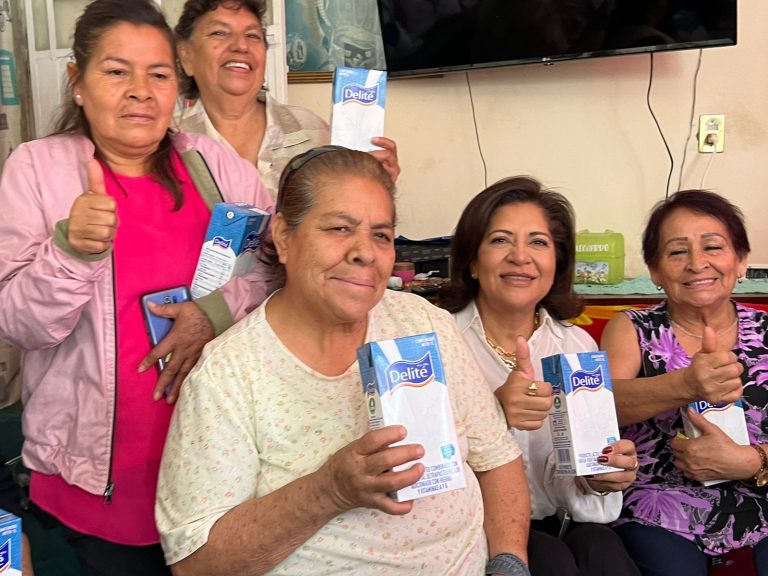 Gobierno de la Capital beneficia a adultos mayores con 3 mil 312 litros de leche del Programa de Abasto Social