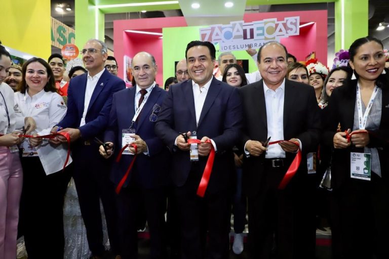 Secretario Miguel Torruco y Alcalde Enrique Galindo inauguran el módulo de San Luis Capital en el Tianguis Turístico 2023