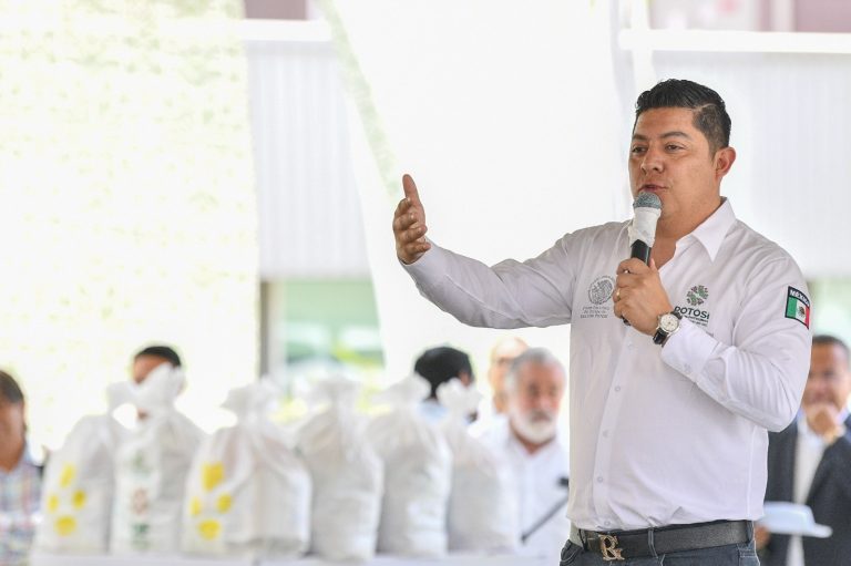 ECONOMÍA DE TRABAJADORES POTOSINOS SE FORTALECE CON BECAS ALIMENTARIAS: GALLARDO CARDONA