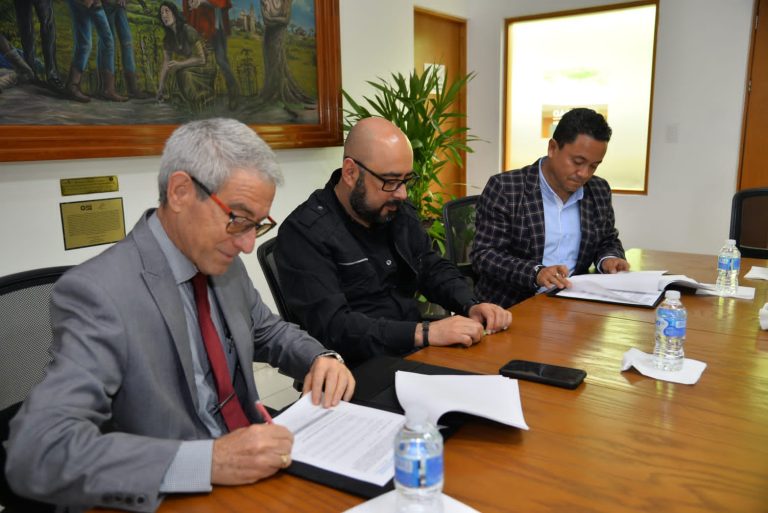 AYUNTAMIENTO DE SOLEDAD FIRMA CONVENIO CON UNIVERSIDAD TANGAMANGA