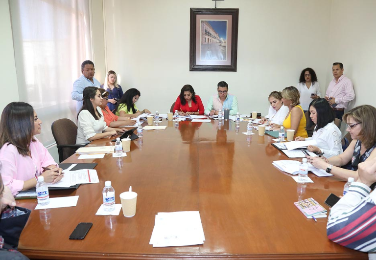 EN COMISIONES APRUEBAN LA CONVOCATORIA PARA EL TERCER PARLAMENTO DE MUJERES DE SAN LUIS POTOSÍ “MATILDE CABRERO IPIÑA”: DIP. EMMA IDALIA SALDAÑA GUERRERO