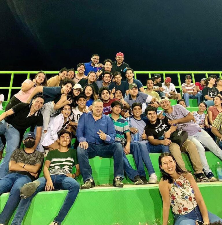 PRESIDENTE MUNICIPAL DAVID MEDINA FELICITA A JÓVENES EN SU DÍA Y ANUNCIA QUE LOS APOYOS SERÁN PERMANENTES EN SU ADMINISTRACIÓN