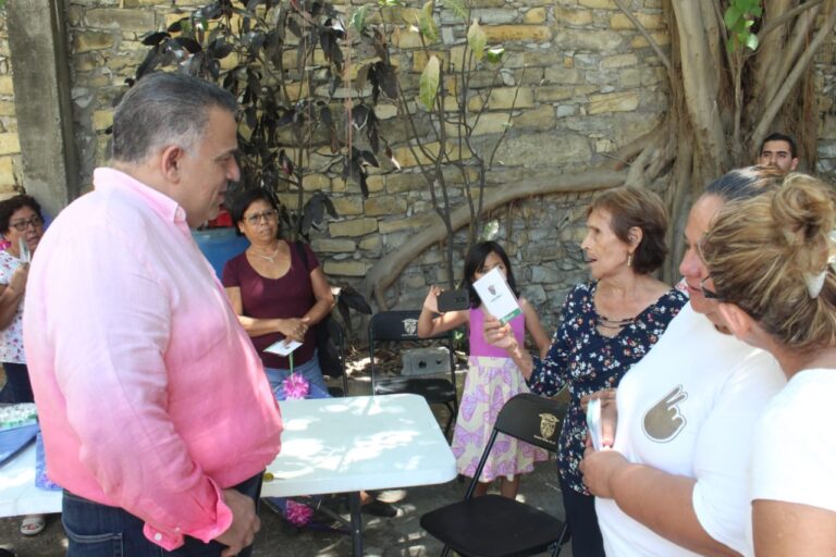 PRESIDENTE MUNICIPAL DAVID MEDINA SUPERVISÓ LABORES DE FUNCIONARIOS Y VISITÓ TALLER DE LOS ADULTOS MAYORES