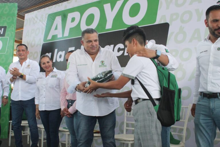PRESIDENTE MUNICIPAL DAMS AGRADECE AL GOBERNADOR RICARDO GALLARDO LOS APOYOS EDUCATIVOS A VALLENSES