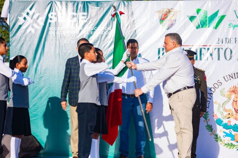 MÁS DE MIL 800 ESTUDIANTES REALIZAN JURAMENTO A LA BANDERA EN CIUDAD VALLES