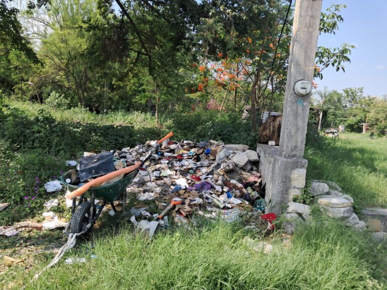 GOBIERNO MUNICIPAL ATIENDE DENUNCIA POR DEPÓSITO IRREGULAR DE BASURA EN VILLAS DEL REAL DE SANTIAGO