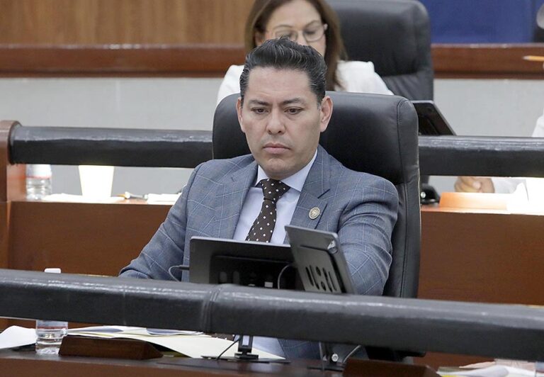 EXHORTAN AL AYUNTAMIENTO DE LA CAPITAL A ATENDER DE MANERA URGENTE EL DETERIORO DE VIALIDADES EN LA ZONA INDUSTRIAL