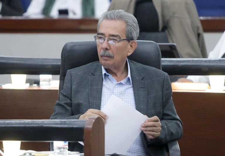 MUY PROBABLE QUE ESTUDIANTES DE MUNICIPIOS CON ALTAS TEMPERATURAS TOMEN CLASES A DISTANCIA PARA PROTEGER SU INTEGRIDAD: DIP. CRISÓGONO PÉREZ LÓPEZ